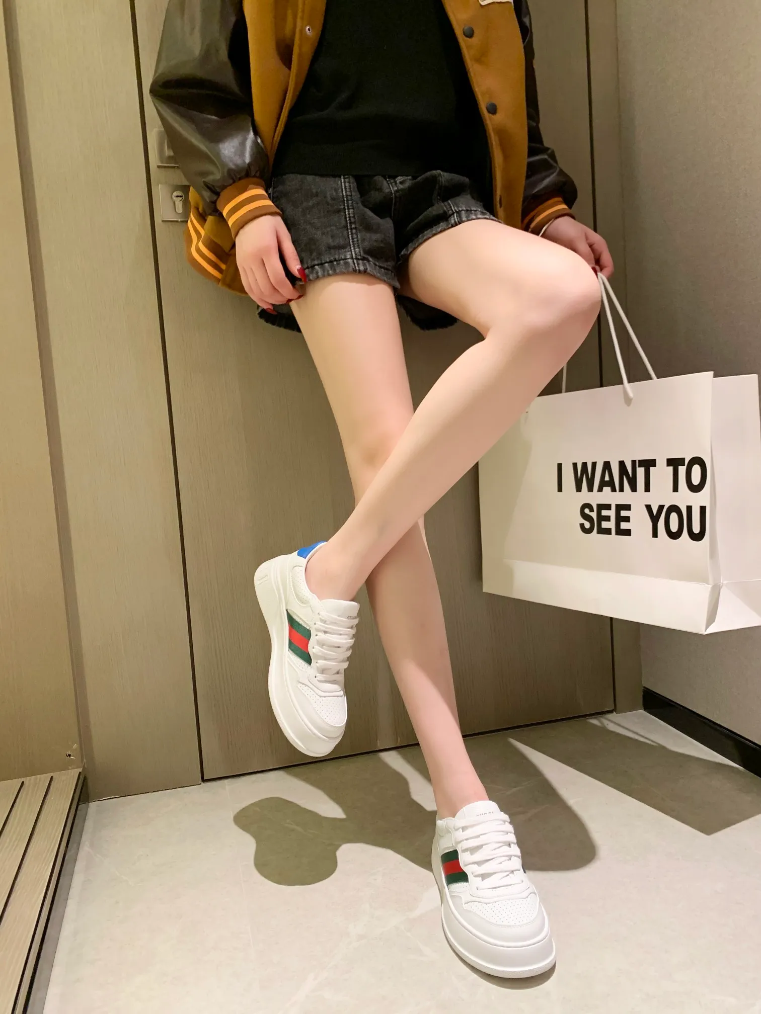 👟👟Ex-factory price 560👟👟 Men's size +10 Gucci2022 spring and summer new casual sports white shoes, purchasing version of the original version with a one-to-one molded IP light material sole! Upper calfskin, lining calfskin, foot pads calfskin. Complete purchasing version. Code number: female 35-40#, male 39-44# (45 customized)